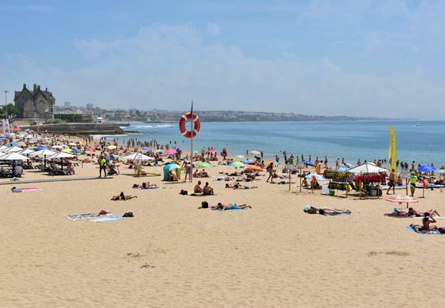 Praia da Duquesa Strand im Juli
