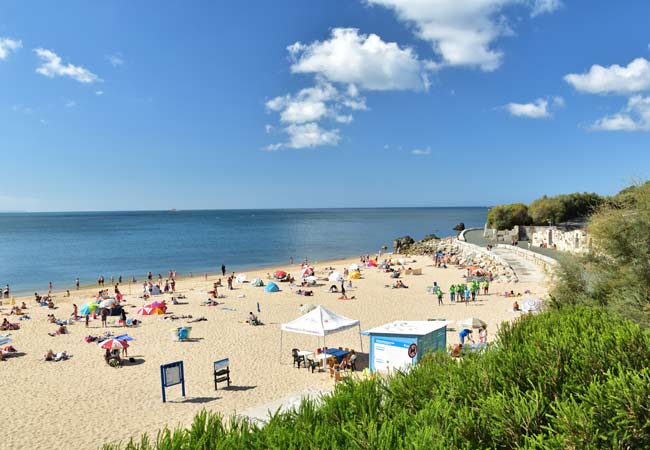 Praia de Paço de Arcos beach