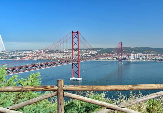Ponte 25 de Abril suspension bridge 