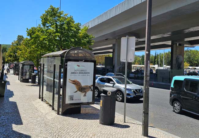 Parada del autobús a Sesimbra en la estación de autobuses de Sete Rios.