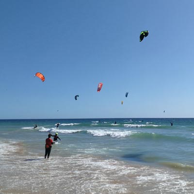 kite surfers Fonte da Telha