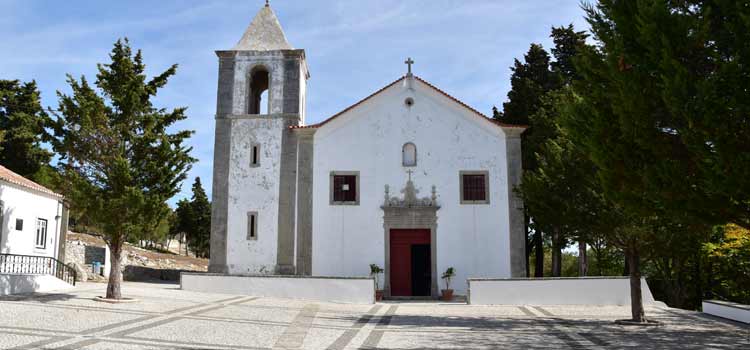 Igreja de Santa Maria Sesimbra castle